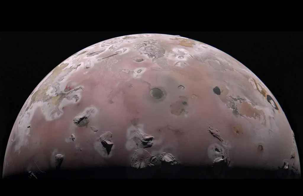 NASA朱诺号探测器首次测量木卫一地下温度 图片