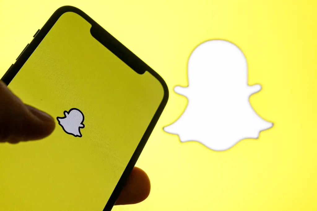Snapchat 新增“现在播放”功能,用户可实时分享正在听的音乐 图片