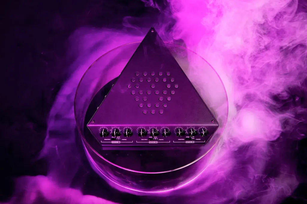 电磁场音乐装置Demon Box:将电子设备的嗡嗡声转化为旋律 图片