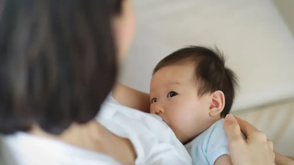 婴儿哺乳时的反向唾液回流竟是好事 图片