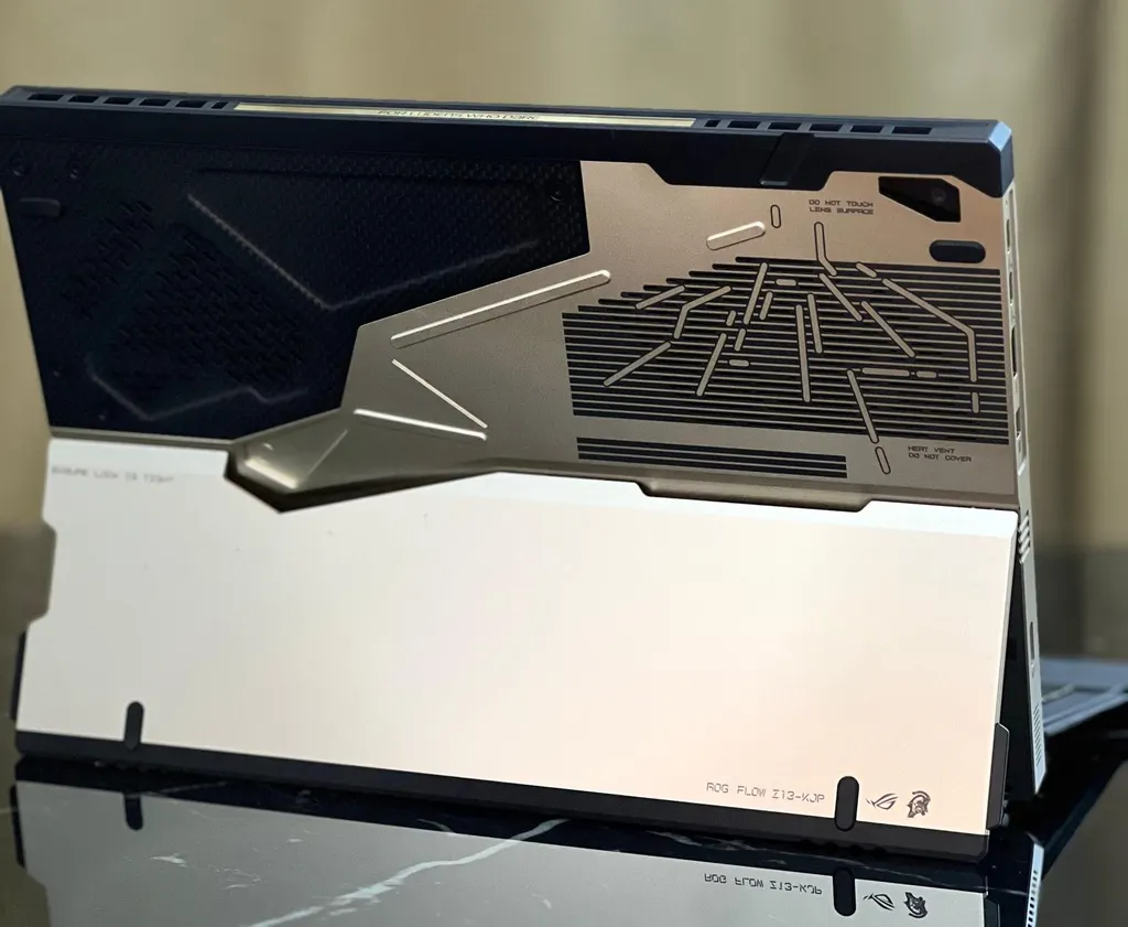 ASUS ROG Flow Z13 'Kojima Edition' 测试:Strix Halo 平板电脑,死亡搁浅启发设计 图片