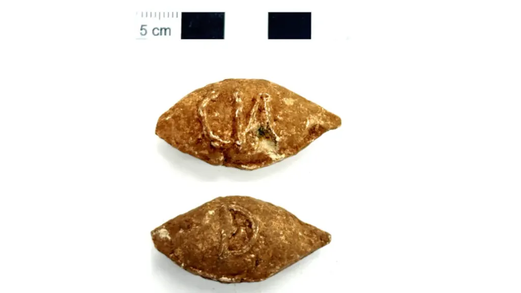 罗马士兵用刻字石弹打击西班牙起义者 图片