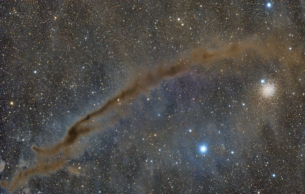 暗黑小玩意星云:夜空中的神秘尘埃云 图片