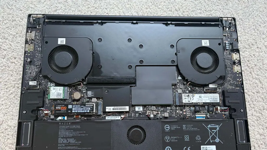 雷蛇Blade 18游戏本蒸汽室故障,高价电脑成摆设 图片