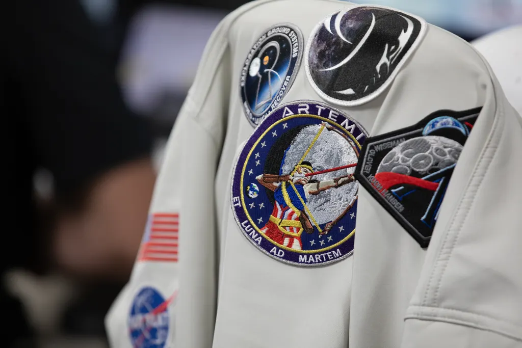 NASA展示阿耳emi斯III任务补丁 图片
