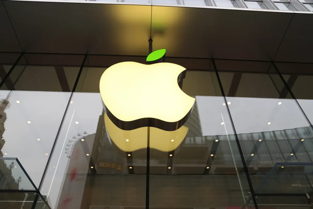 苹果或将提高iPhone价格,涨幅至少100美元 图片
