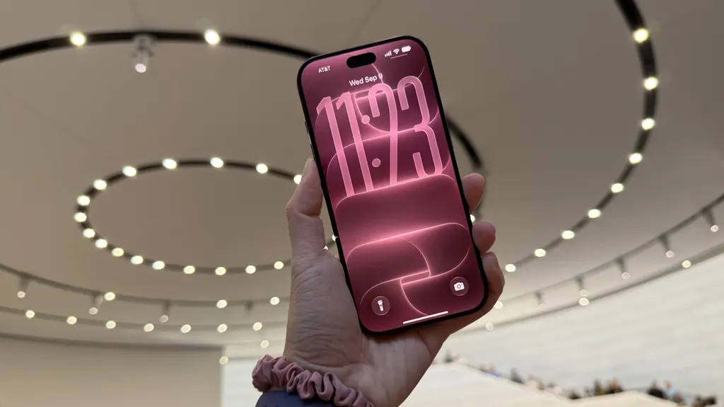 iPhone 18 Pro 上手体验:可变光圈和惊艳新配色 图片