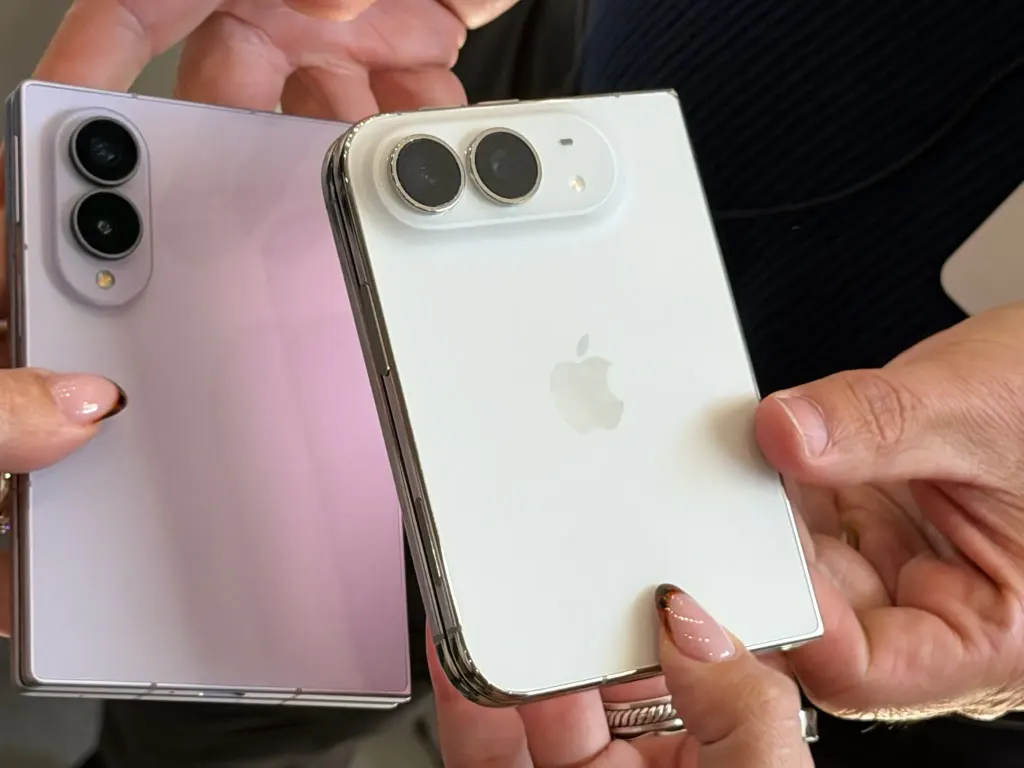 iPhone Duo与三星Galaxy Z Fold 8:折叠屏手机对决 图片