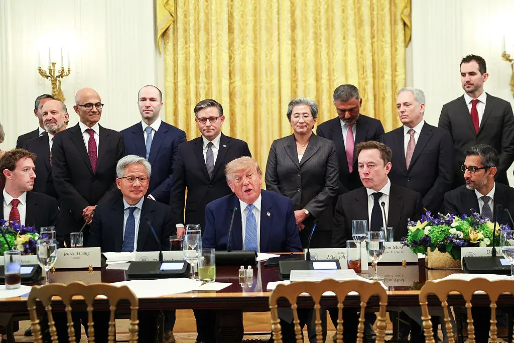 特朗普宣布成立“超级智能部队”,克莱顿领衔协调联邦AI布局 图片